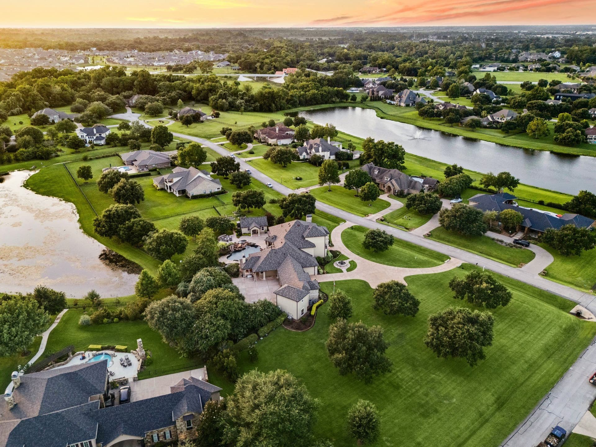 Relocating to Fort Bend County? A Local Guide to Luxury Living