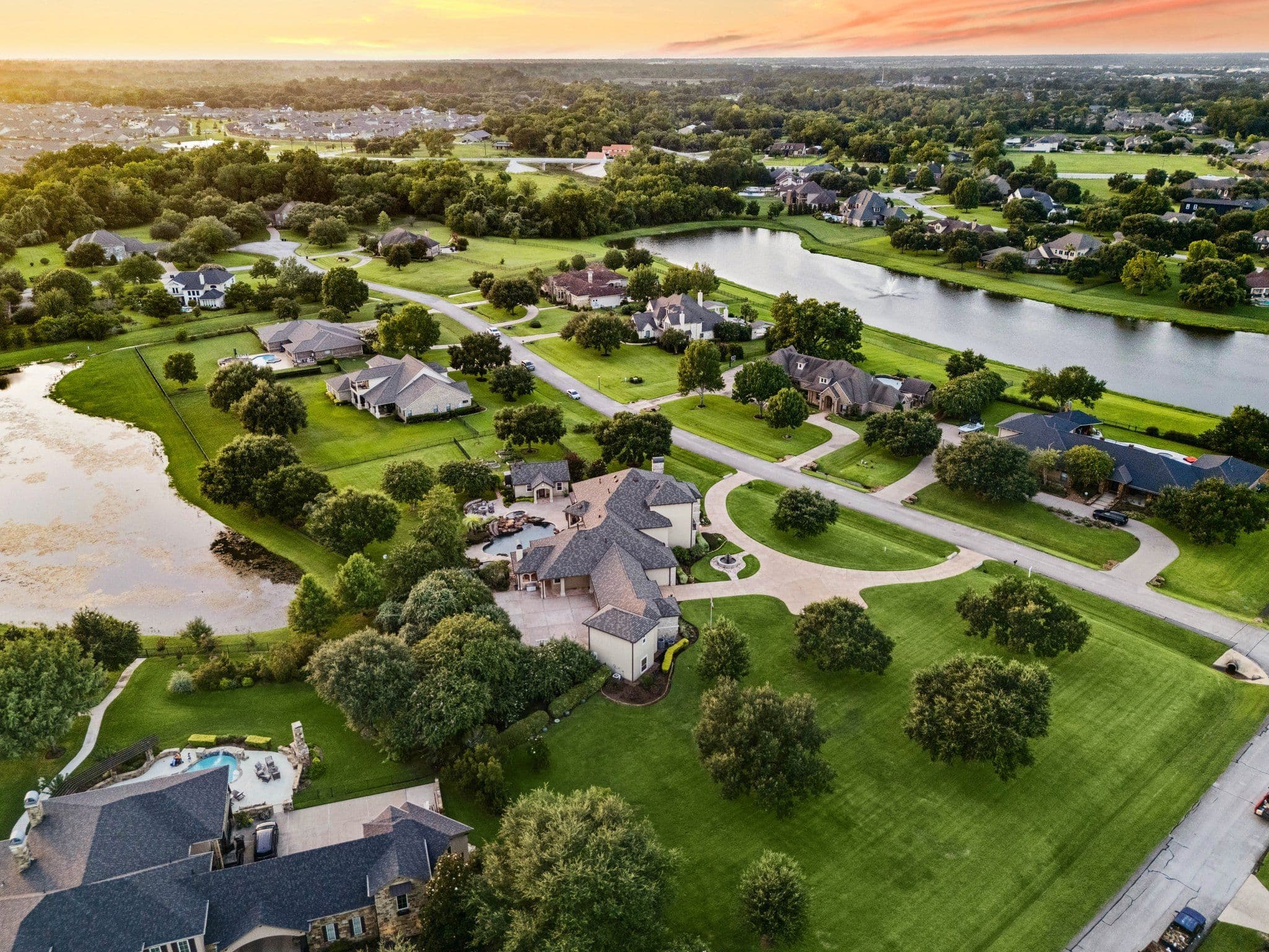 Relocating to Fort Bend County? A Local Guide to Luxury Living